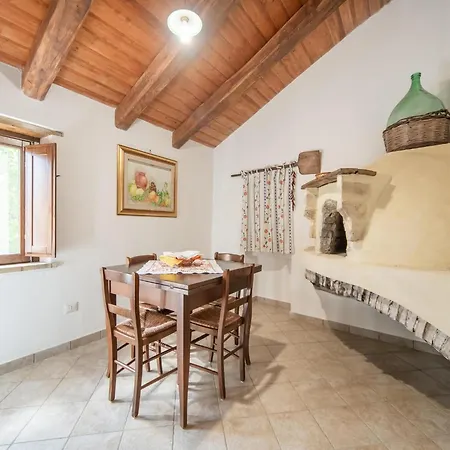 Holiday home Ancient In The Countryside Of Stilo With Garden