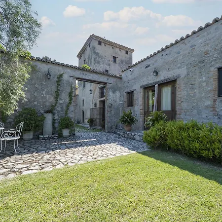 Holiday home Ancient In The Countryside Of Stilo With Garden