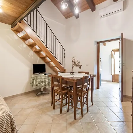 Holiday home Ancient In The Countryside Of Stilo With Garden