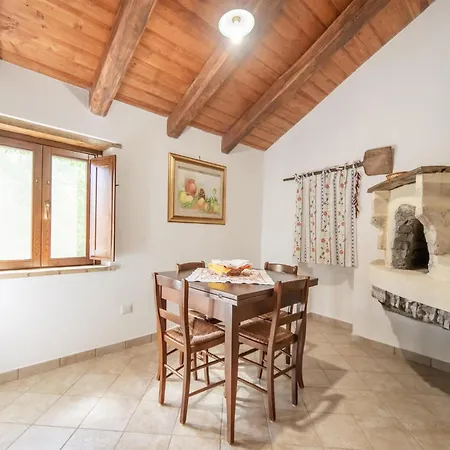 Holiday home Ancient In The Countryside Of Stilo With Garden