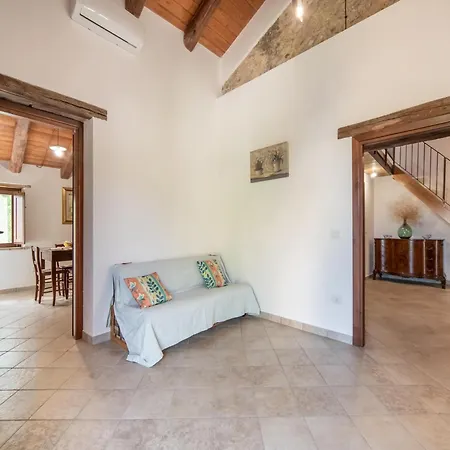 Ancient In The Countryside Of Stilo With Garden Holiday home *