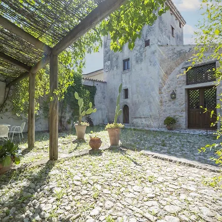 Ancient In The Countryside Of Stilo With Garden Guardavalle