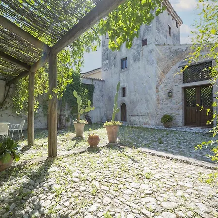 Ancient In The Countryside Of Stilo With Garden Guardavalle