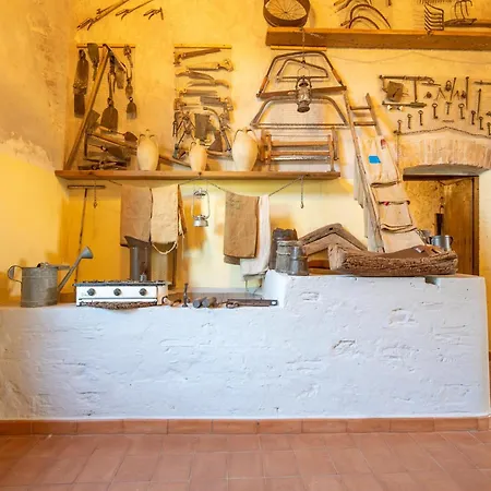 Ancient In The Countryside Of Stilo With Garden Holiday home *