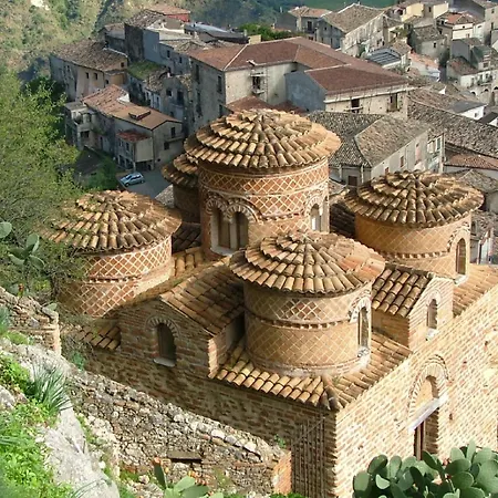 Ancient In The Countryside Of Stilo With Garden Holiday home *
