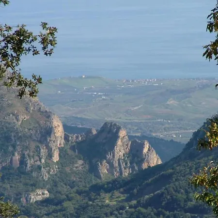 Ancient In The Countryside Of Stilo With Garden Holiday home *