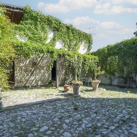 Ancient In The Countryside Of Stilo With Garden Feriehus Guardavalle
